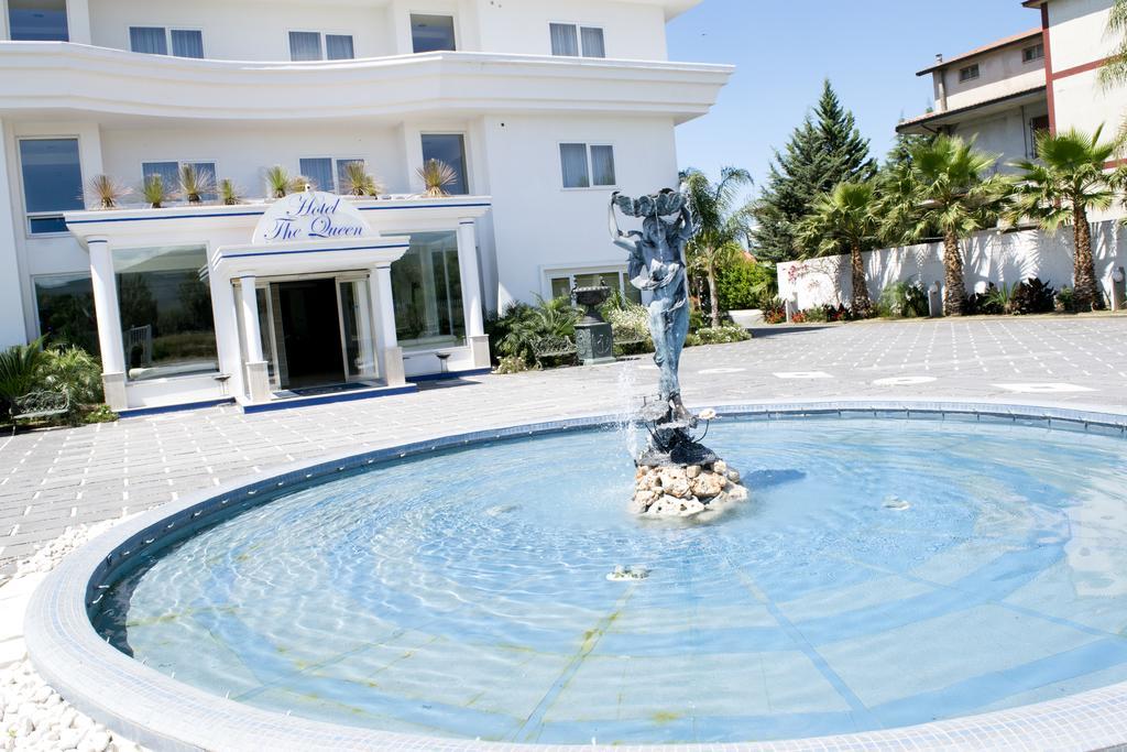 Hotel The Queen Pastorano Exterior foto